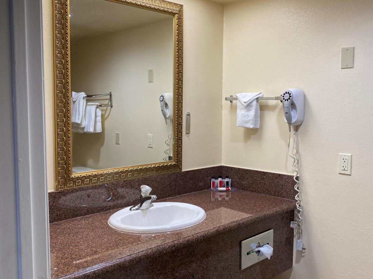 Travelodge By Wyndham Chatsworth Los Angeles Exterior foto