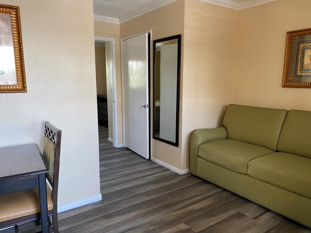 Travelodge By Wyndham Chatsworth Los Angeles Exterior foto