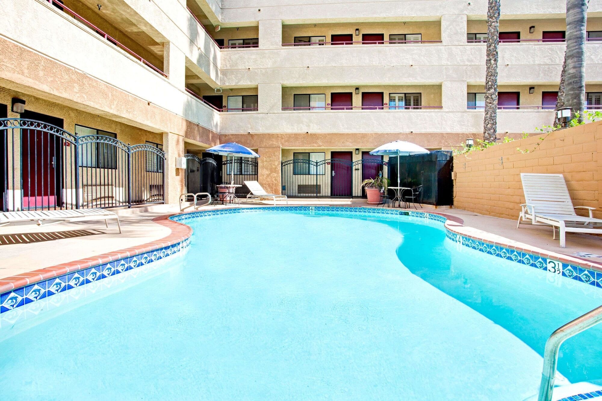 Travelodge By Wyndham Chatsworth Los Angeles Exterior foto